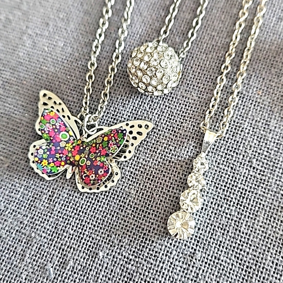 Lot of 5 dainty necklaces butterflies fairy crystals chains EUC - Picture 3 of 10